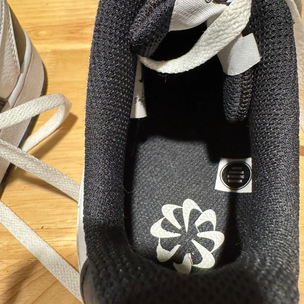 Nike Men’s Black and White Low-Top Sneakers